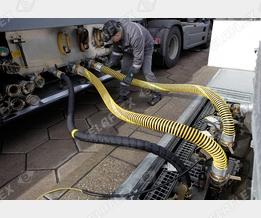 Unloading petroleum products at the service station (road tanker to UST)